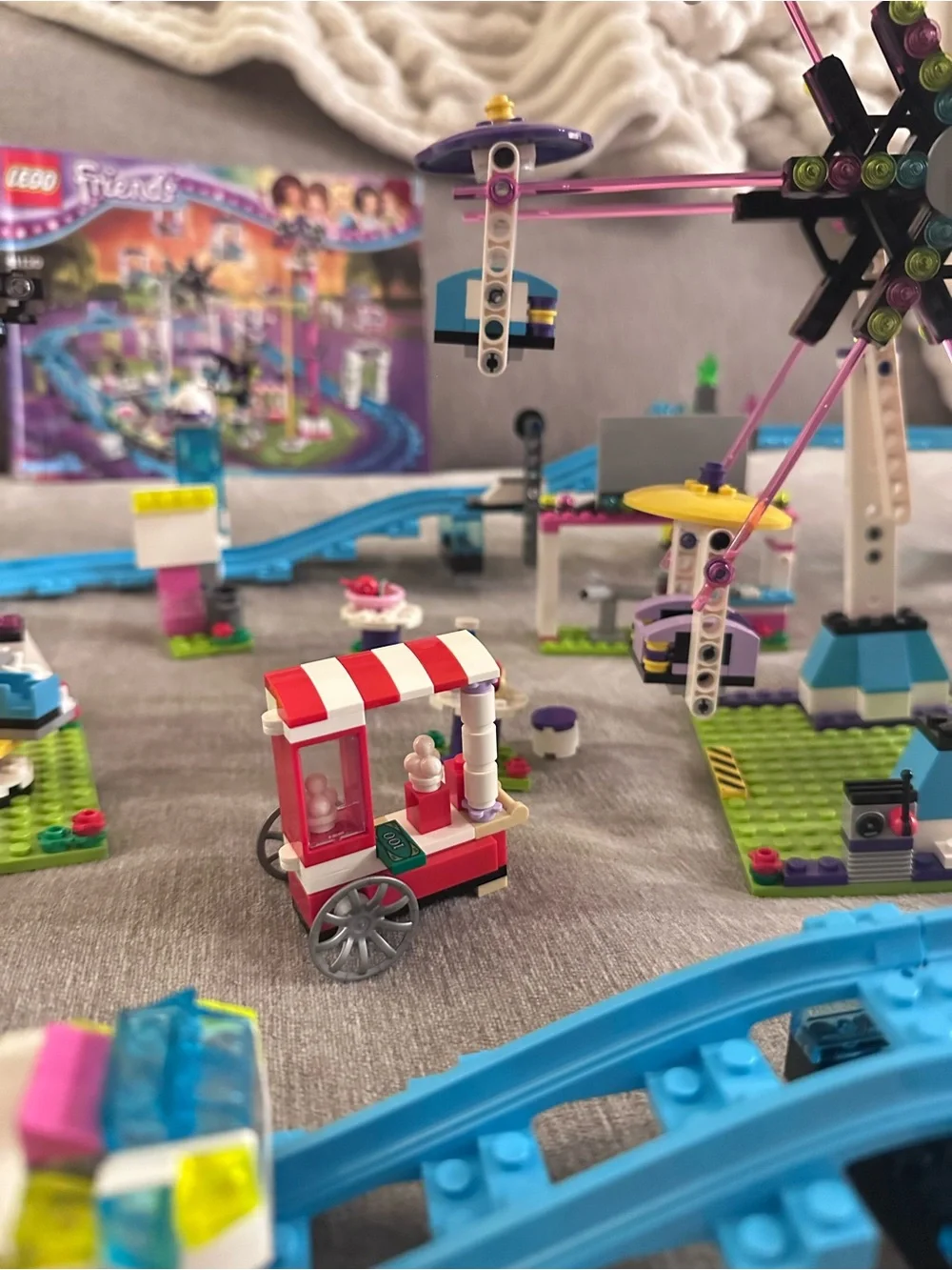 LEGO Friends 41130 Roller Coaster Amusement Park Ferris Wheel Drop Ride Playset